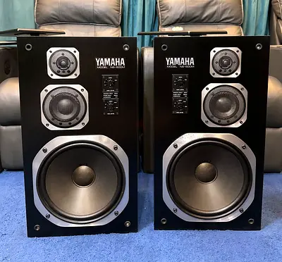 Yamaha NS-500M
3-Way Loudspeaker System