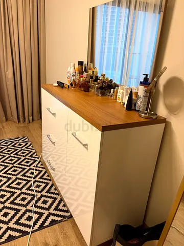 Modern 3-Drawer Dresser with Wood Top and mirror