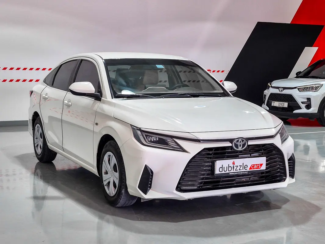 Toyota Yaris 2024 — photo 1 of 14