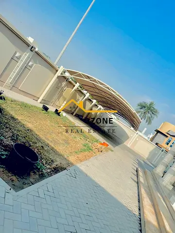 Spacious & Bright 4-Master BR 3-Majlis Big Parking & Garden villa