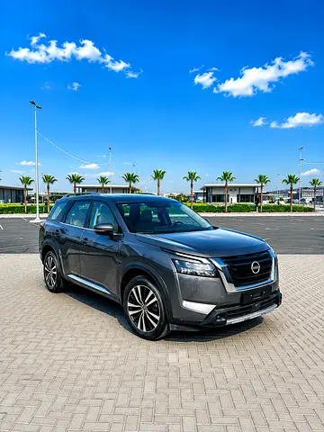 2025 NISSAN PATHFINDER SL FULL OPTION - GCC SPECS - 27,000KM - 4WD- 7-PASSENGER SUV