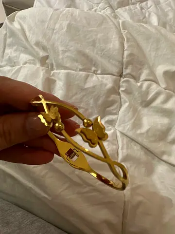 gold design bracelet