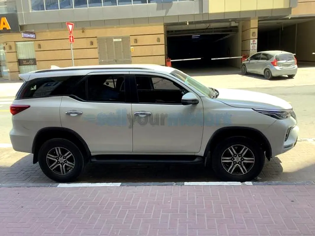 Toyota Fortuner 2022 — photo 1 of 11