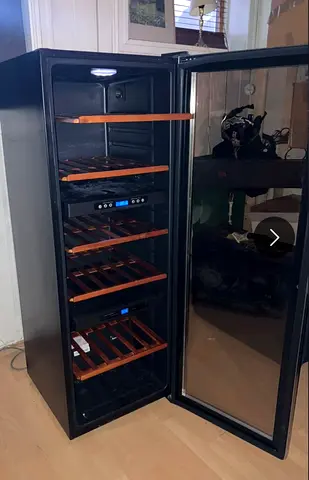 Hoover 72 bottles capacity wine fridge