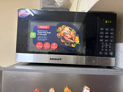 Admiral countertop microwave oven - good condition