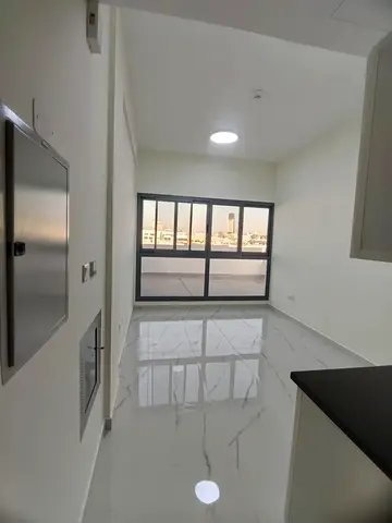 شقة استوديو جديدة كلياً للإيجار للعائلات/الموظفين في الكرامة، دبي، بالقرب من موقف الحافلات