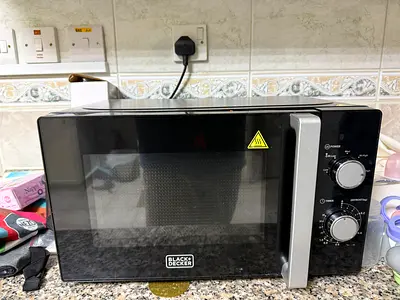 Black  Decker Compact Mechanical Microwave - Good Working Condition