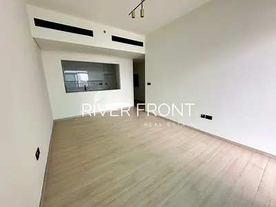غرفتي نوم في الطابق العلوي | تصميم الزاوية | شرفة وحمام سباحة | JVC Binghatti Emerald