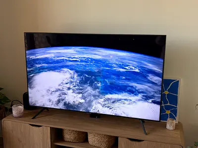 Samsung 55 Inch TV UHD 4K Processor Slim Look Built In Receiver