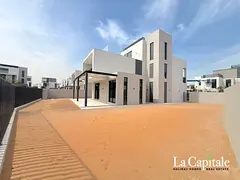 CORNER VILLA | HUGE PLOT | EXCELLENT LOCATION