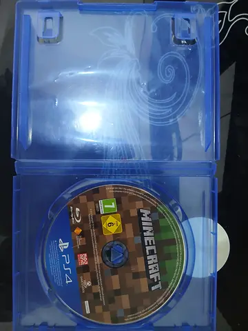Minecraft (PS4) disc — Good condition