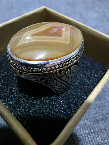 Silver Ring with Large Banded Agate Stone - عقيق بصياغه عارف