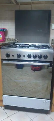 Stainless Steel 4-Burner Gas Cooker with Oven - Good Working Condition