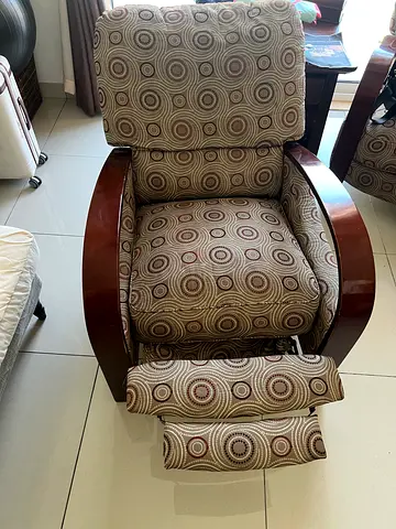 Furniture - 2 chairs - recliners