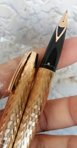 Vintage SHEAFFER 23kgold plated body with 14 k nip  .