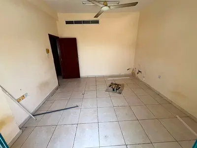 بلكونة باطلالة مفتوحة مع صالة منفصلة بمساحة كبيرة مع صيانة كاملة علي المالك بسعر مميز جدا بعجمان