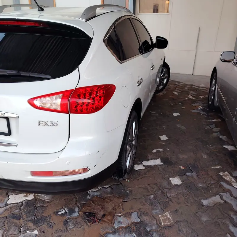 Infiniti EX35 2008 — photo 1 of 6