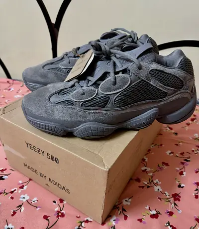 Adidas Yeezy 500 Granite- Brand new + Receipt (Size 8US) 👟