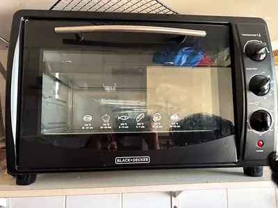 Black  Decker Countertop Oven / Toaster Oven - Good Working Condition