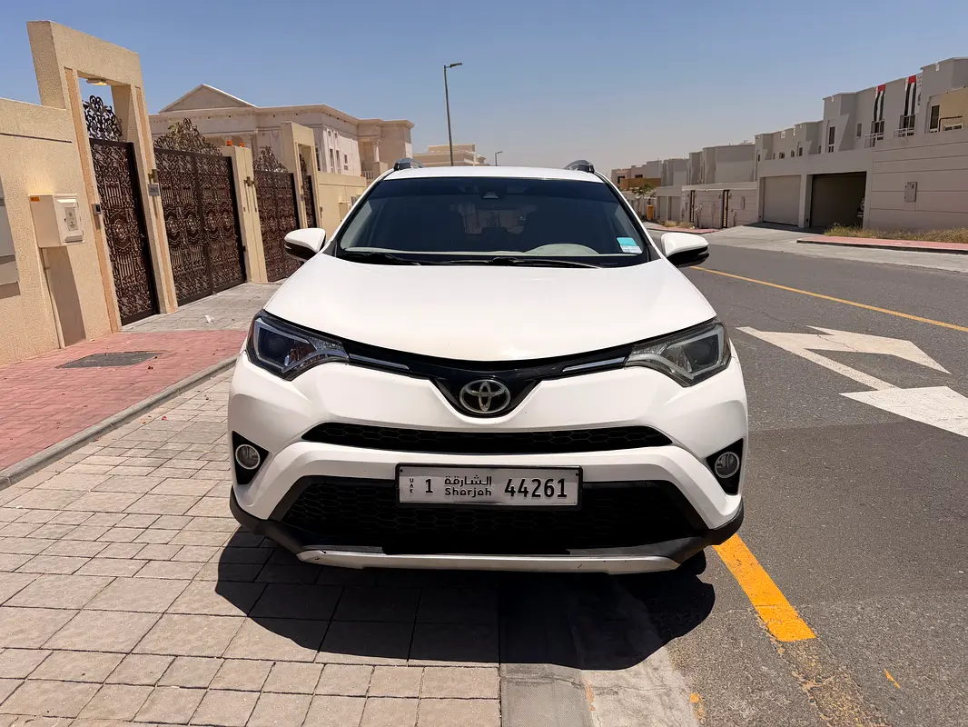 Toyota Rav 4 2018 — photo 1 of 9