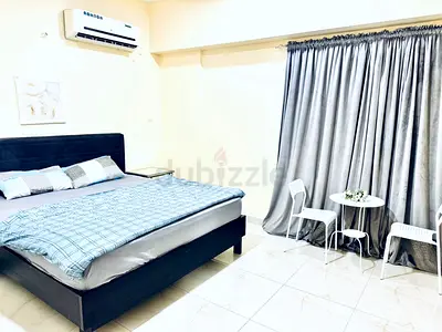 HOT OFFER BIG SPACIOUS ROOM