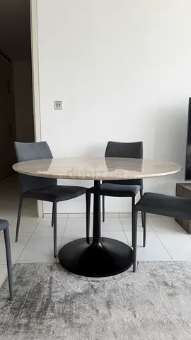Round Marble-Top Dining Table with Black Pedestal Base (Seats 4) with 4 Dining Chairs