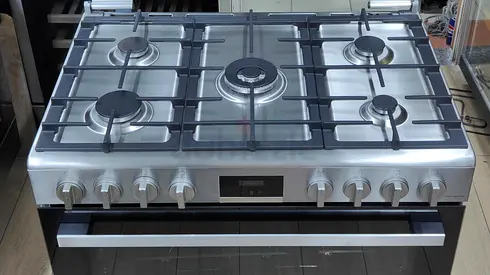 Bosch latest model 5 burner gas cooker 90by60 cm