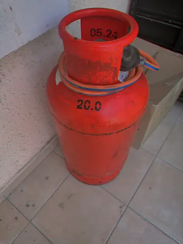 20kg LPG Gas Cylinder (Used) with Hose and Regulator