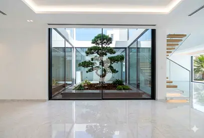 Elite | Family | Residence