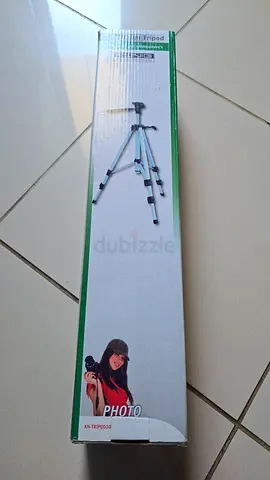 Lightweight Aluminum Camera Tripod with Carry Bag (New in Box).Extremely reliable