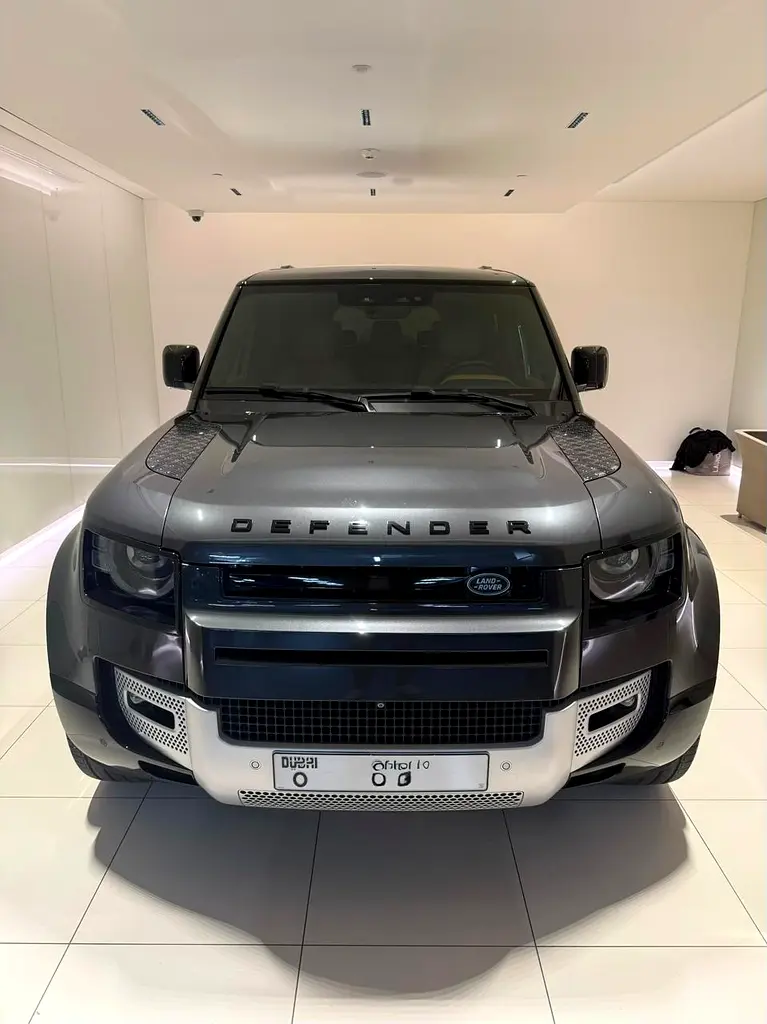 Land Rover Defender 2023 — photo 1 of 17