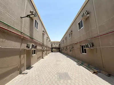 18 ROOMS IN INDEPENDENT FLOOR WITH INDEPENDENT KITCHEN, DINING & WASHROOMS