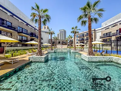 Best Deal | Close to the Mall | Bright