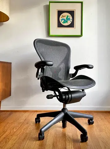 Im for selling Herman Miller Aeron Chair - Size B, Excellent Condition