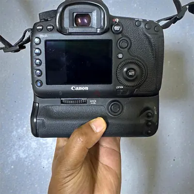 Canon DSLR 5d mark 3 body with battery grip and canon 17-40mm lens