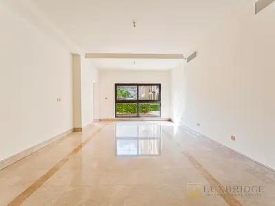 Vacant | Unfurnished | Pool Access Level