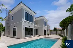 Luxury 6 bed | Pool | backing and facing park
