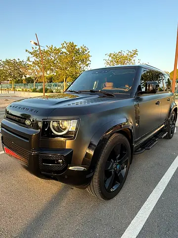 2024 Land Rover Defender 110 HSE (P400) - Kahn Body kit - GCC Specs - Showroom Condition
