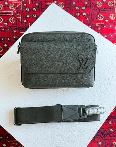 Louis Vuitton fastline messenger bag