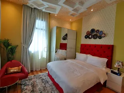 NO COMMISSION, Marina Luxury master bedroom with attached washroom,2 min away tram and metro station