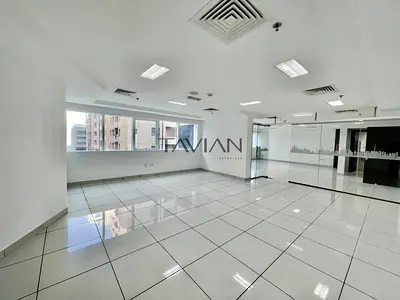 Expansive Size, Vacant, Chiller Free, 2 Park Space
