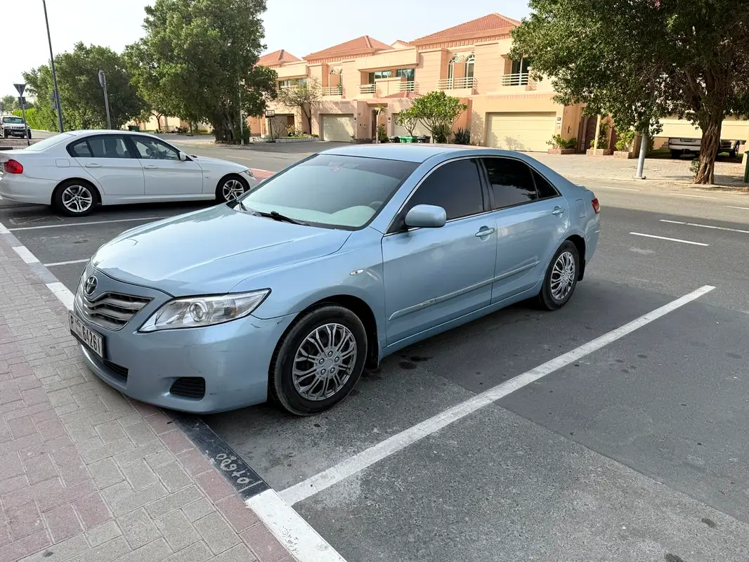 Toyota Camry 2011 — photo 1 of 11