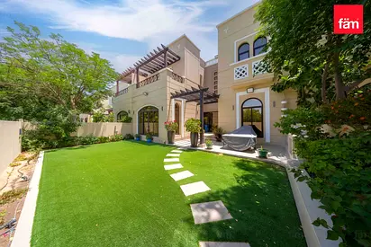 Luxury Villa I Prime Location I Vacant On Transfer