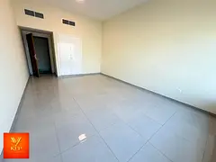 2 BHK AVAILABLE BIG SIZE PRIME L0CATI0N SHEIKH ZAYED ROAD VIEW SEA VIEW PRIME L0CATI0N READY T0 M0VE