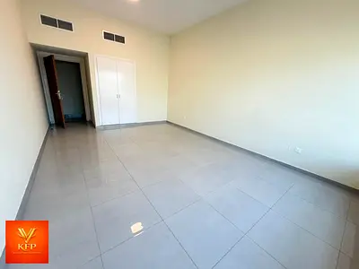 2 BHK AVAILABLE BIG SIZE PRIME L0CATI0N SHEIKH ZAYED ROAD VIEW SEA VIEW PRIME L0CATI0N READY T0 M0VE