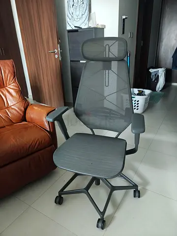 Grey ergonomic gaming/office chair with headrest (IKEA STYRSPEL)
