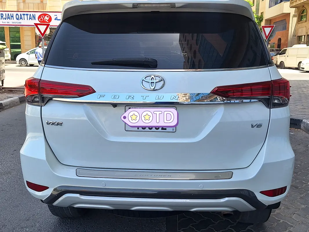 Toyota Fortuner 2017 — photo 1 of 12
