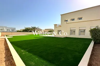 Semi-Upgraded | 3bed | Large Corner Plot
