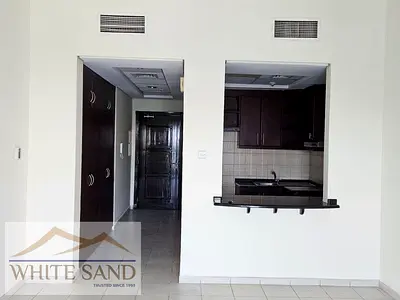 LARGE  STUDIO  I FLEXIBLE  CHEQ'S    I  MED 85   I  CLOSE  TO  METRO