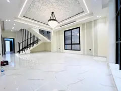 First occupancy, very high-quality finishes, large spaces, 2 large living rooms with built-in wardro